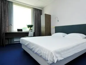 Court Garden Hotel - Image 2