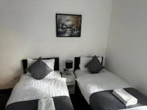 the pine lodge - Image 2