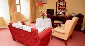 Lynhams Hotel - Image 2