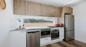 Silver Oak - Quiet Countryside Cottage by the Vines - Image 5