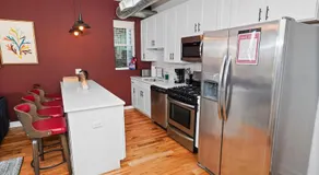 Modern 4BR Pilsen Retreat Near Illinois Medical District & Chicago Downtown - Image 5
