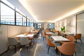 REZEN BOHEASY HOTEL - Image 3