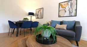 Signature - Oak House - Image 4