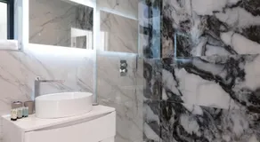 Modern Two Bedrooms Flat in Julien Road, CR5, London - Image 2