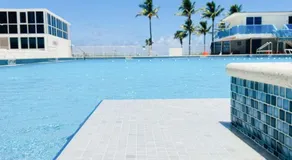 Castle B17 Contemporary Condo with Pool, Beach Access and Free Parking - Image 4