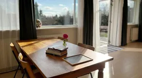 Cozy guesthouse with outdoor space - Image 3