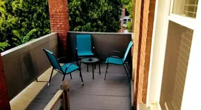 2 Bedroom Apt Stylish Modern And Convenient - Image 4