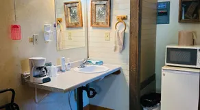Moore's Old Pine Inn - Image 2