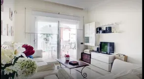 Apartamento familiar con JARDIN y TERRAZA Privada - Image 2