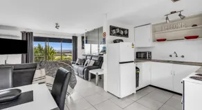 2 bedroom 2 level Apartment - Hydra Holiday Unit 6 - Image 3