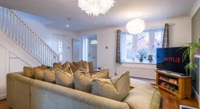 Award Winning Beautiful House in South Cambridge, 14-Min Drive to the City Centre, Free Parking, No Sofabeds, Sleeps 6 - Image 2