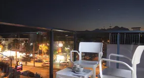 Retro Star Suites - Image 4