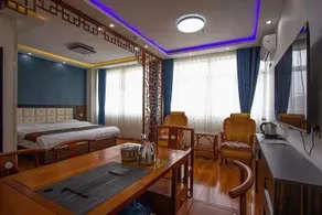 Kaiser Hotel - Image 2