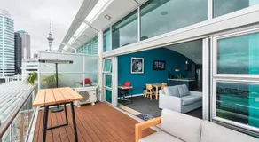 Penthouse apartment with stunning Harbour views - Image 3
