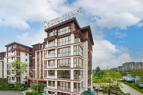Rezen Select Hotel Emeishan Hot Spring Avenue - Image 3