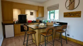 Tring Grange Cottage Sleeps 2 with Onsite Parking - Image 2