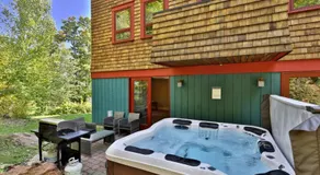 Vistas 92 - 4-Bedroom Luxury Ski On Ski Off Home with Hot Tub, Views, Amenity Center - Image 5