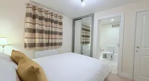 Hereford Stays Apartment 8 with Free Parking & WiFi - Image 2