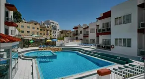 Garden View One Bedroom apartment - Image 2
