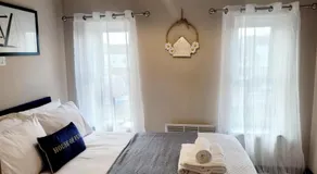 2BR Cosy Wallasey Stay Near Liverpool WiFi Parking - Image 2