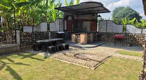 Country Home Pai - Image 4