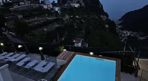 Admiring Amalfi - Image 3