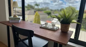 Sunlit Minimal Master Room With Bathroom Aircon Bayswater Central City & Airport - Image 4