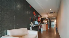 The Noble Hotel - Image 2