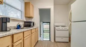 Easy Dtwn Detroit Access: Pet-Friendly Family Home - Image 4