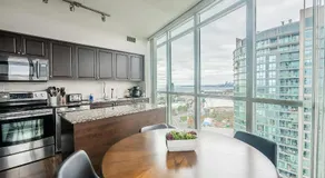High-Rise Condo with CN Tower View - Balcony - Free Parking - Downtown Toronto - Image 4