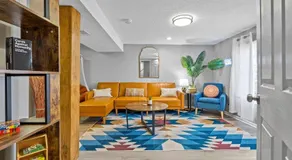 Boho Lounge - Pet Friendly Home Close to I-35 & KC - Image 3