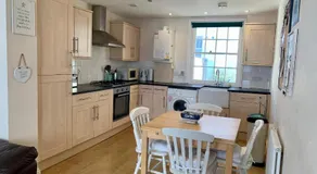 Cozy 2 Bedroom Flat in Brighton and Hove - Image 3