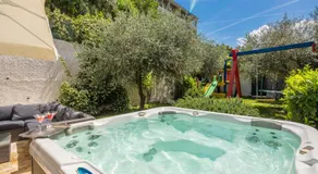 Caleta Seaview Suites - Pool & Jacuzzi - Image 5