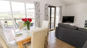 Summertime Lodge - Image 2