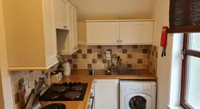 Modern Spacious Central Apartment - Image 3