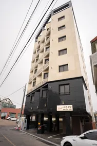 Jeju Seomun Residence Hotel - Image 1