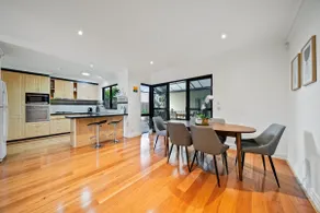 Entire home in Scarborough - Image 3