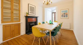 Large CityCentre Townhouse & Hot Tub, Pool Table and Offroad Parking - Image 4