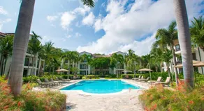Schicke minimalistische Wohnung mit Schwimmbad, Whirlpool und Zugang zum Beach Club - Image 5