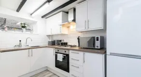 3BR Home in Castle Donnington - Image 2