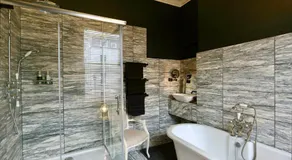 Seafront Luxury Super King Suites Villa parking - Image 2