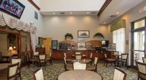 Round Hill Inn - Image 4