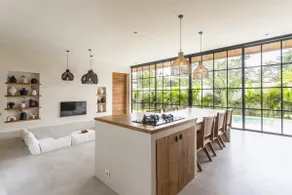 Luxurious Two-bedroom Villa - Image 4