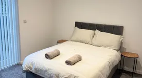 3 Bedroom House with free on site Parking next to the Canal - Image 2
