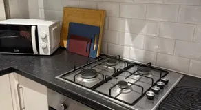 Stylish 2 bed Apartment, Rainham - Private Parking - Image 4