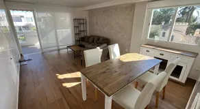 Luxury renovated 2-bedroom apartment with pool - Image 4