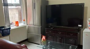 Private Room near Station & City Centre Free Parking Fast WiFi - Image 2