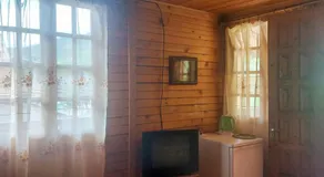 Home near park - Image 2