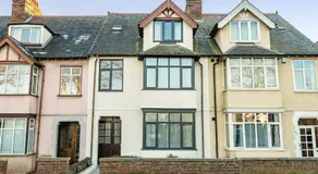 Modern 5 Bedroom House by Oxford Train Station - Image 4