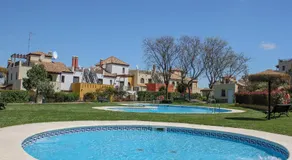 Poolside Townhouse - Sleeps 6 - ROU02 - Image 3